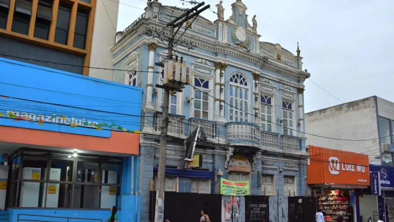 Prédio Histórico de Feira de Santana Ganha Novo Propósito com Palácio das Academias