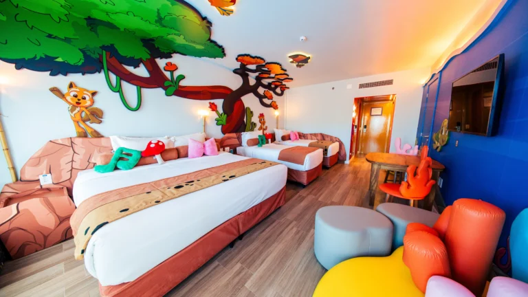 Hospedagem Temática na Bahia: 14 Quartos da Turminha da Zooeira para Famílias