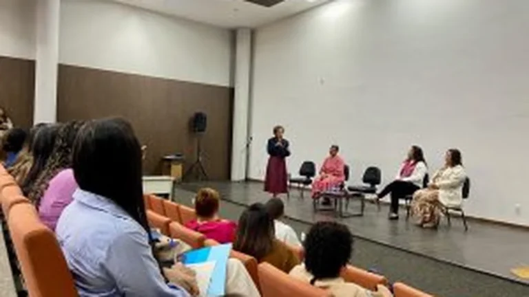 Sesab reforça vigilância de medicamentos e reúne especialistas para ampliar segurança na Bahia Sesab reforça vigilância de medicamentos e reúne especialistas para ampliar segurança na Bahia
