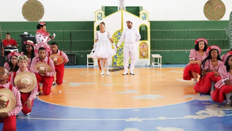 Festival de Quadrilhas Juninas agita Ginásio Joselito Amorim com 29 grupos em Feira de Santana