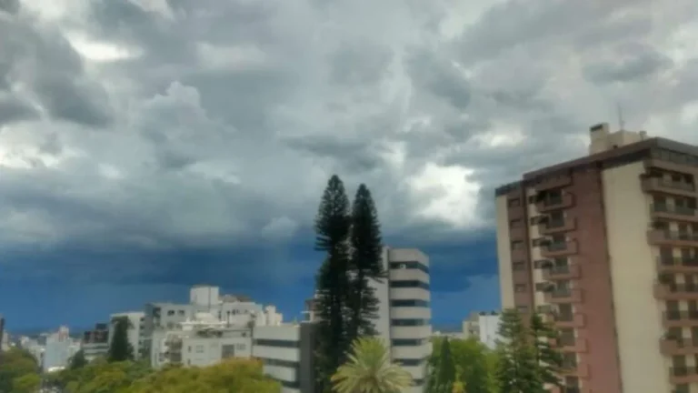 Chuva, frio e ciclone: como será o clima no mês de julho na Bahia e no Sul do Brasil
