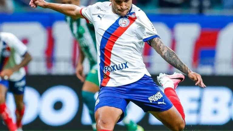 Bahia domina e vence Chapecoense em duelo atrasado pelo Brasileiro Bahia domina e vence Chapecoense em duelo atrasado pelo Brasileiro