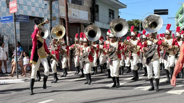 Estudantes da Rede Estadual Revivem Música e História no Desfile do 2 de Julho na Bahia