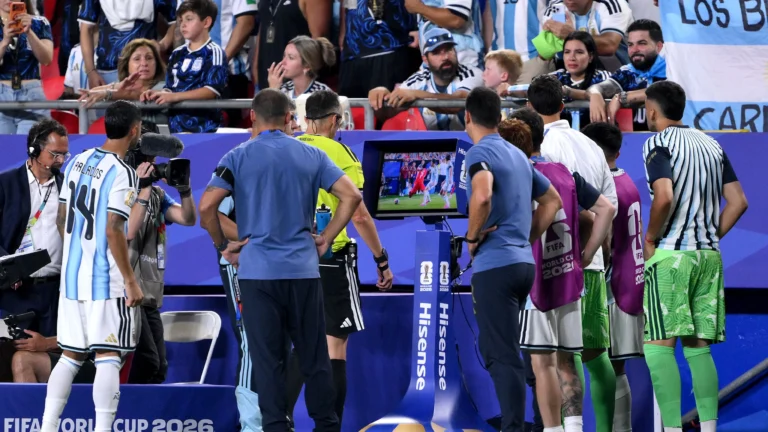 FIFA adota nova estratégia para VAR e busca evitar polêmicas na Copa do Mundo
