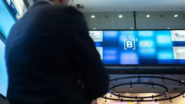 Ibovespa Hoje: Santander Dispara 13% e Brava Energia Lidera Perdas em Mercado Volátil