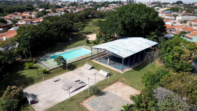 Praça de Esportes Salvador Lombardi Neto amplia horário e reforça estrutura para a população Praça de Esportes Salvador Lombardi Neto amplia horário e reforça estrutura para a população