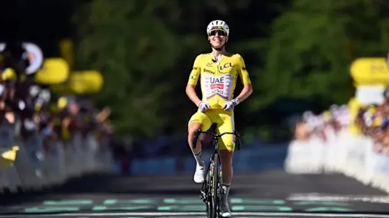Tadej Pogacar domina com leveza e deixa Vingegaard sem chances no Tour