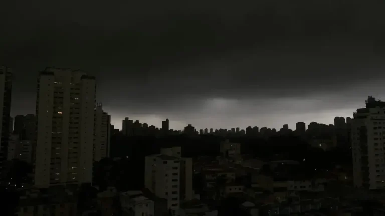 549 Cidades do Sul em Alerta Vermelho para Tempestades: Saiba como se Preparar