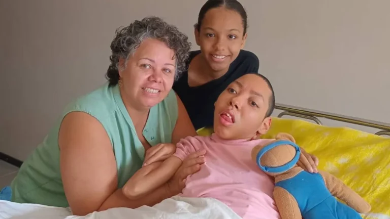Mãe baiana desenvolve absorvente dérmico inovador para pacientes gastrostomizados