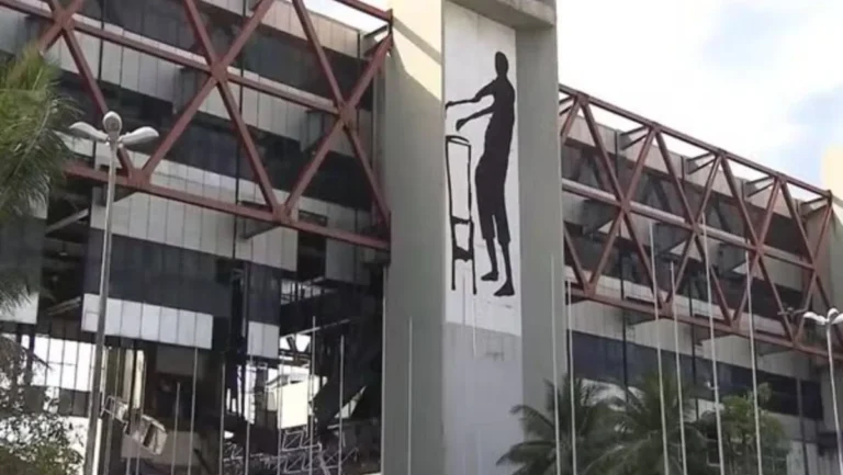 Antigo Centro de Convenções da Bahia é Arrematado por R$ 138,4 Milhões em Leilão Antigo Centro de Convenções da Bahia é Arrematado por R$ 138,4 Milhões em Leilão