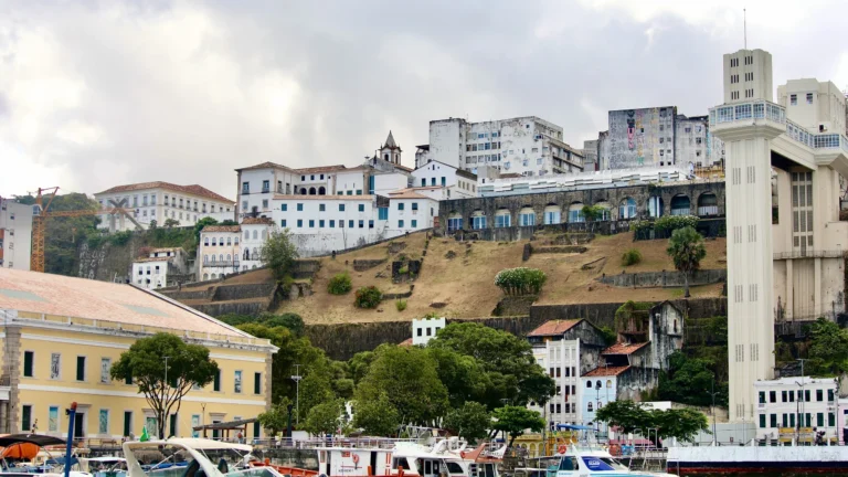 Chuva, baixa umidade e vendaval: previsão do tempo para o fim de semana na Bahia Chuva, baixa umidade e vendaval: previsão do tempo para o fim de semana na Bahia