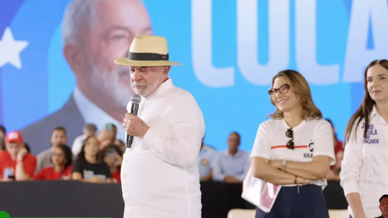 Lula pede votos na convenção do PT na Bahia e destaca base aliada antes do início oficial da campanha Lula pede votos na convenção do PT na Bahia e destaca base aliada antes do início oficial da campanh